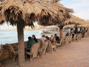 Café chic au bord de mer