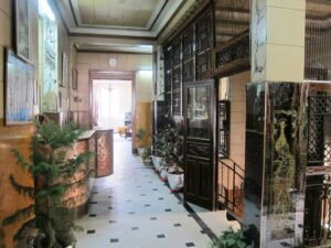 Le hall du Triomph hotel